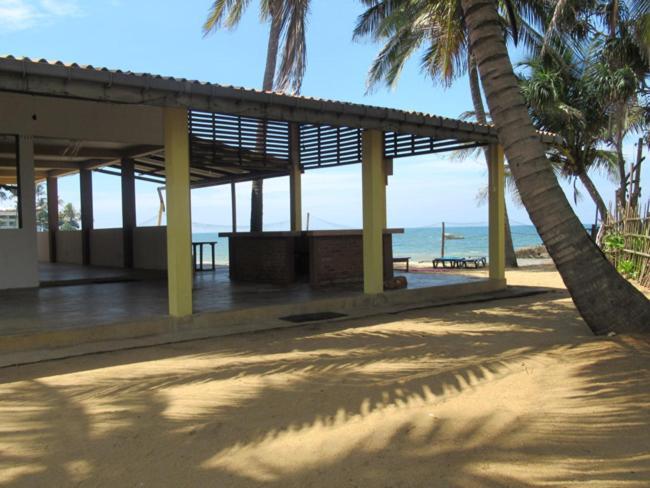 Ranveli Beach Hotel Dehiwala-Mount Lavinia Dış mekan fotoğraf