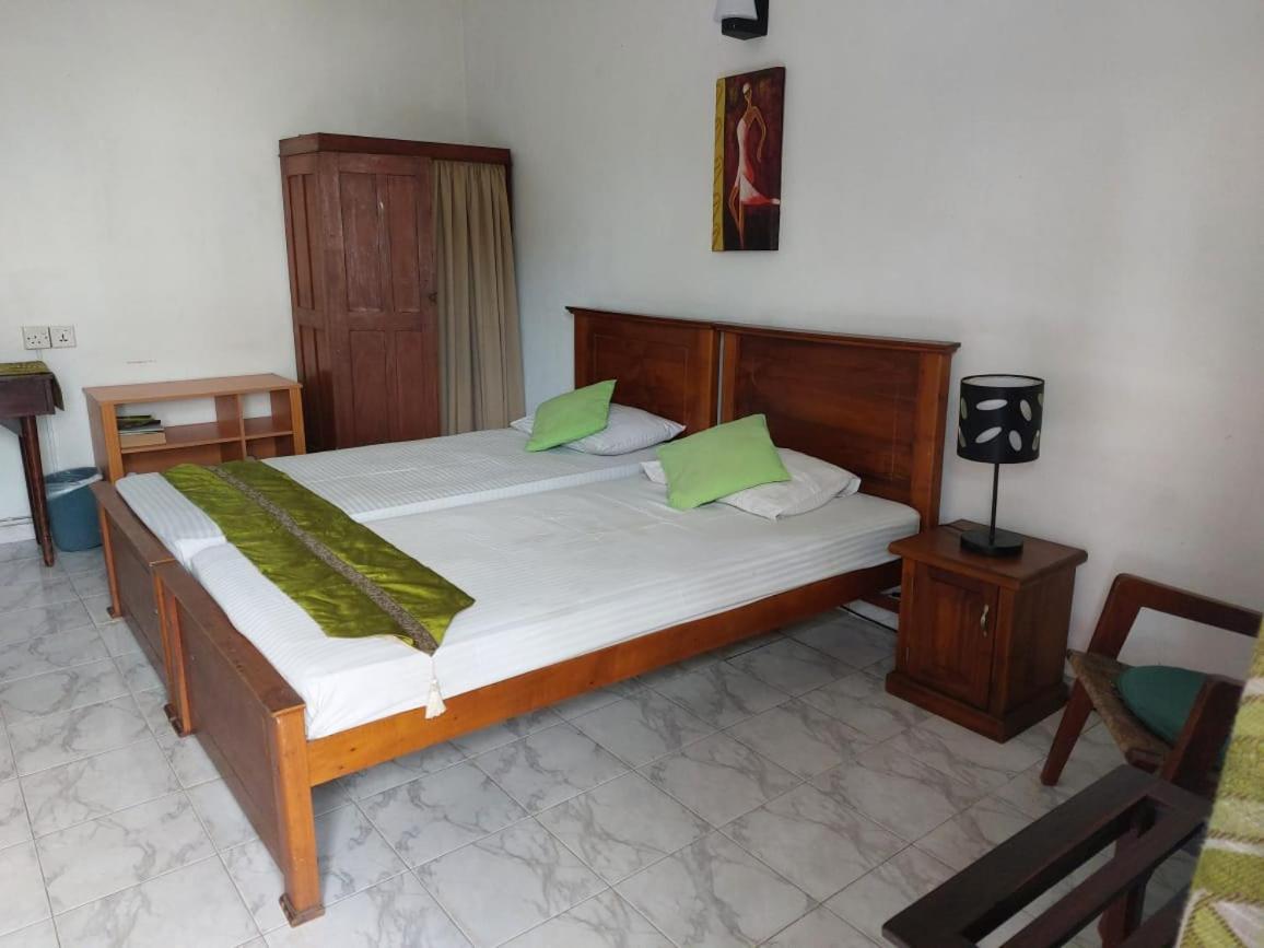 Ranveli Beach Hotel Dehiwala-Mount Lavinia Dış mekan fotoğraf